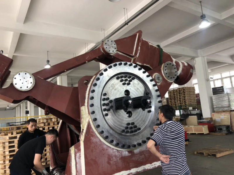 埃森展現(xiàn)24噸超巨型機(jī)器人，市場(chǎng)意欲何為？